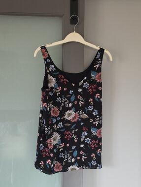 Reitmans Size S Sleeveless Floral Reversible Blouse.   3/$25